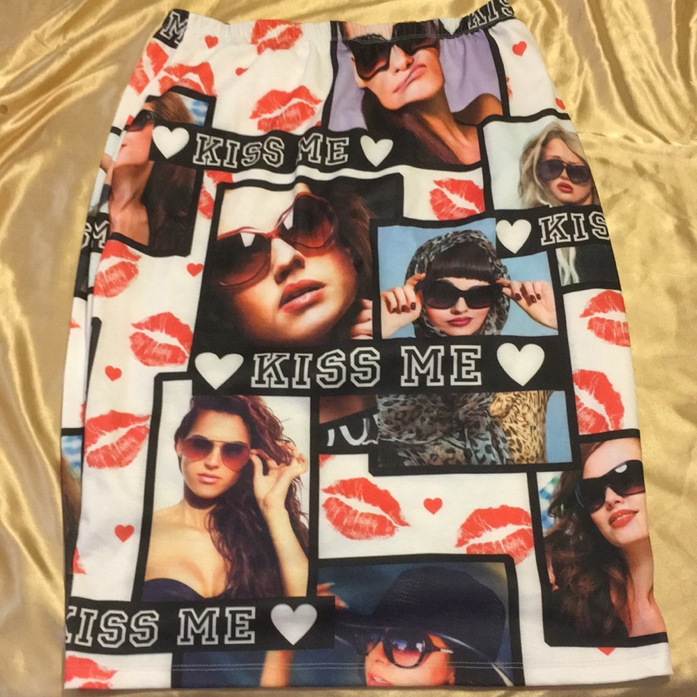 Graphic skirt perfect for Valentine’s Day!